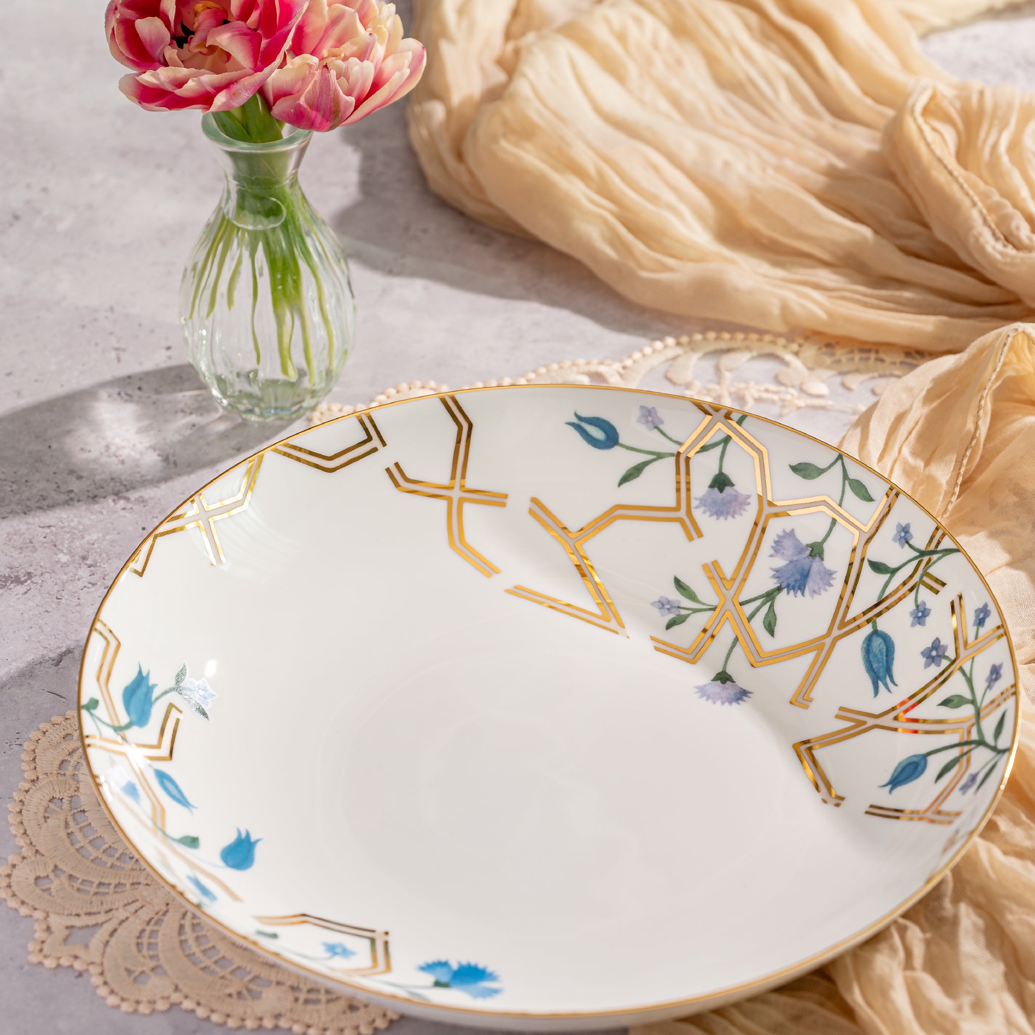 Nilofer Grande Serving Bowl (Set of 1)