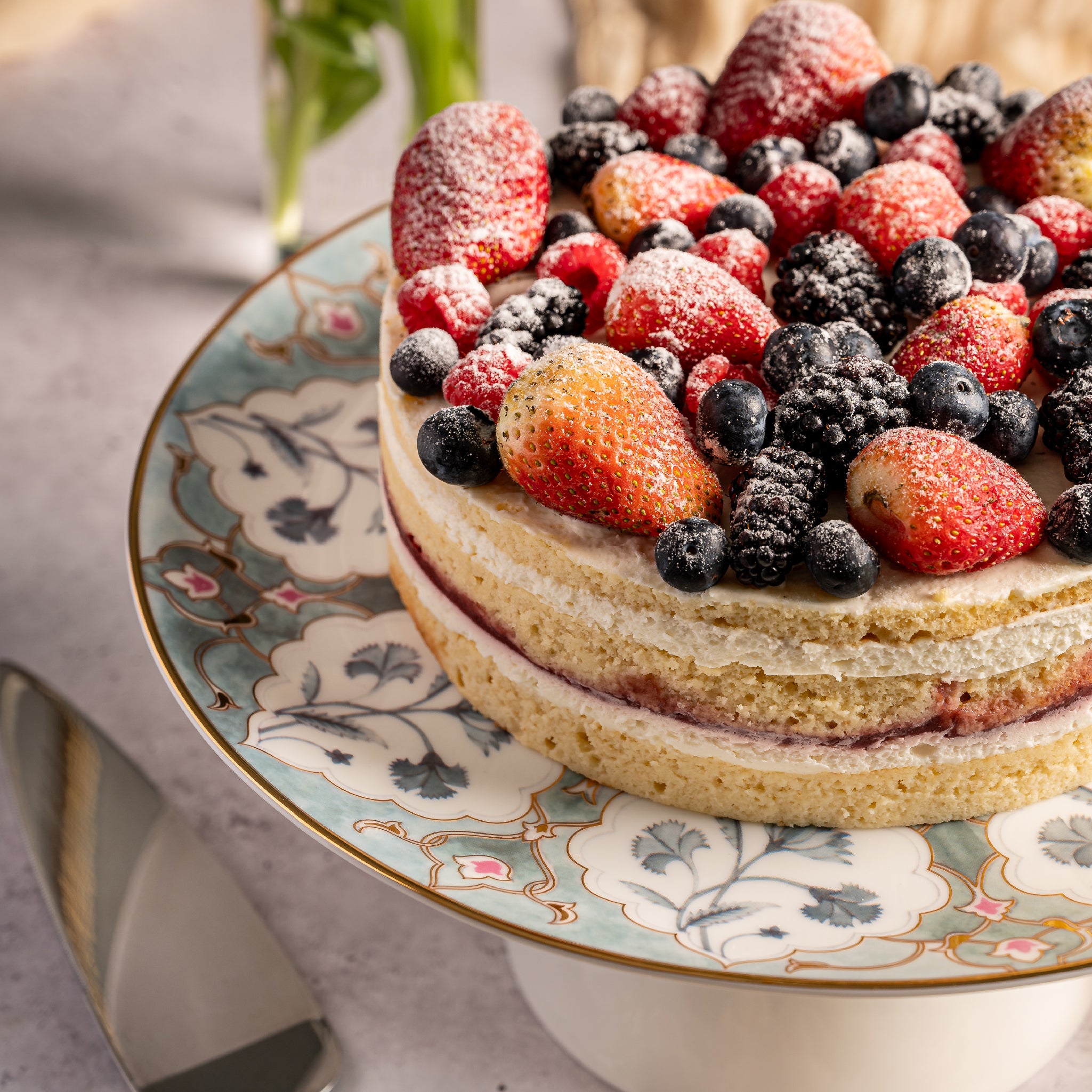 Nilofer Grande Cake Stand (Set of 1)