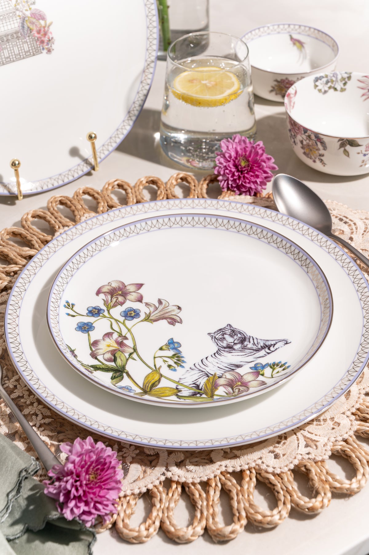 Shirovana Dinner Plates (Set of 4)